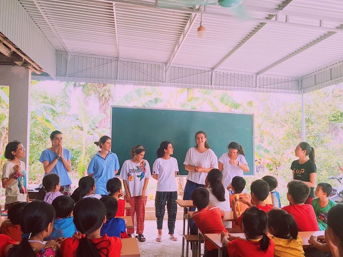 Các nữ sinh viên tình nguyện Tây Ban Nha sống và dạy học tại các Ngôi nhà Trí tuệ tại Nghệ An và Hà Tĩnh trọn tháng 07/2019.