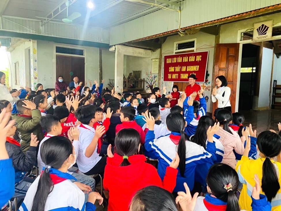 NNTT Thanh Tiên giao lưu văn hóa và giáo dục cùng giảng viên tình nguyện Ian Gardiner đến từ New York-Mỹ ngày 20/02/2023.