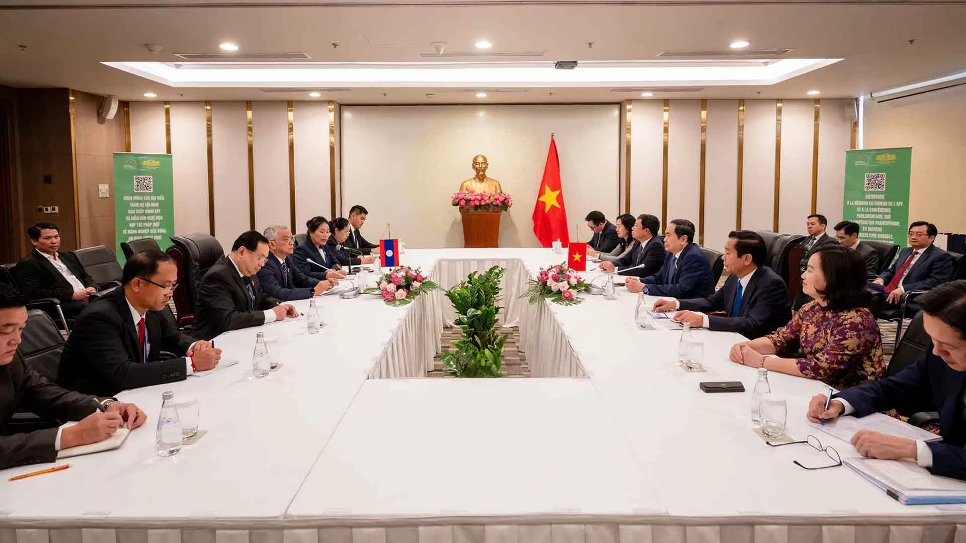 Việt Nam luôn dành ưu tiên cao nhất cho việc củng cố, tăng cường quan hệ với Lào