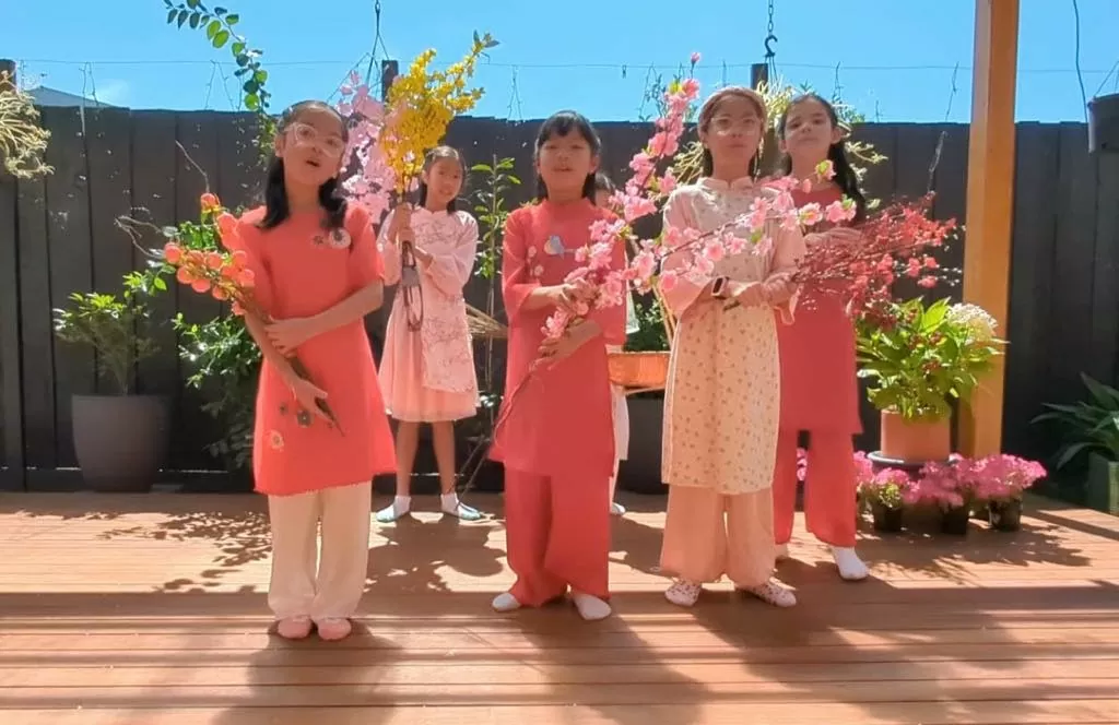 Gắn kết thế hệ trẻ kiều bào với Tết Nguyên đán truyền thống Việt Nam Gắn kết thế hệ trẻ kiều bào với Tết Nguyên đán truyền thống Việt Nam