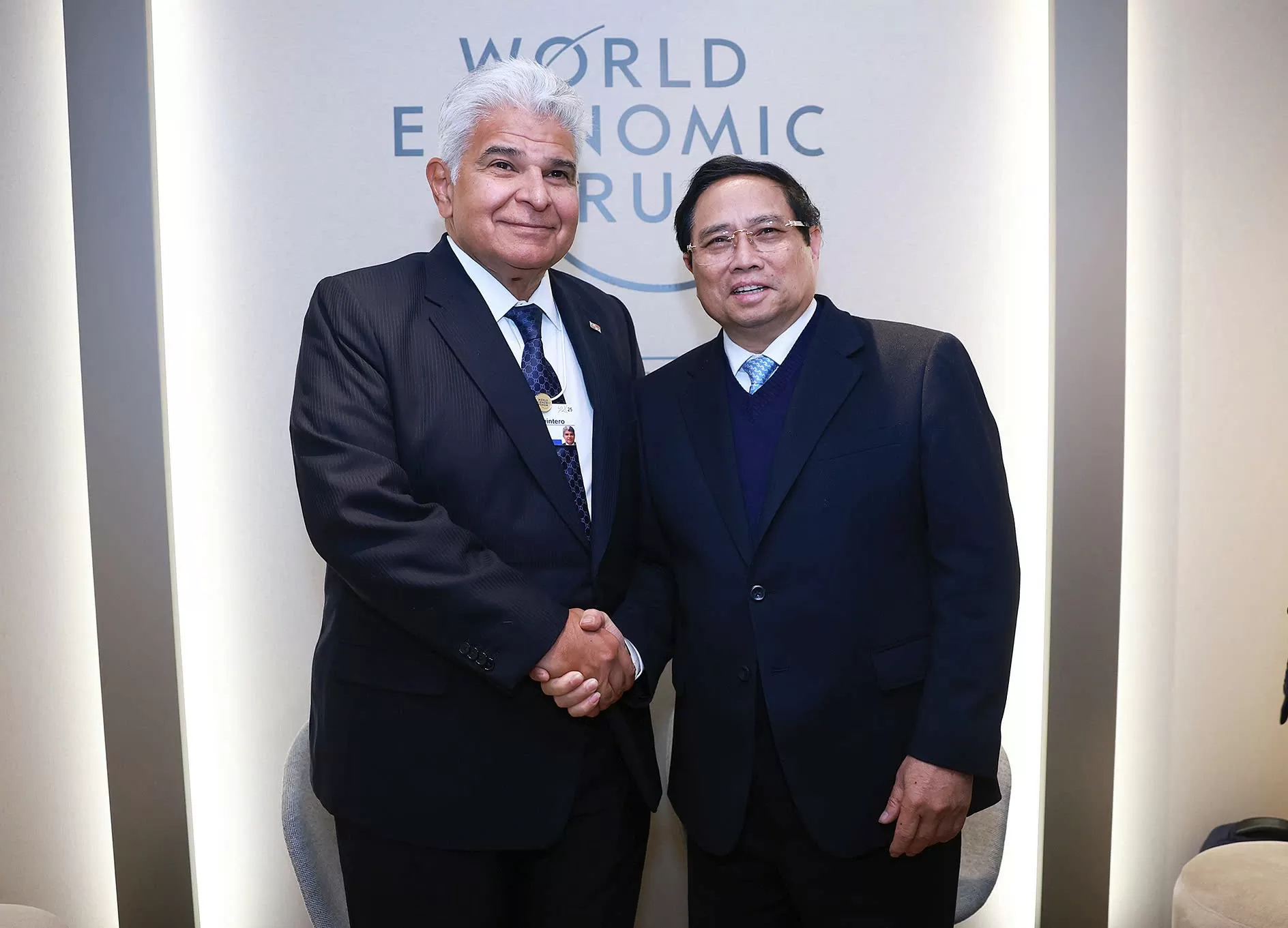 Thủ tướng Phạm Minh Chính gặp lãnh đạo các nước tham dự Hội nghị WEF Davos 2025