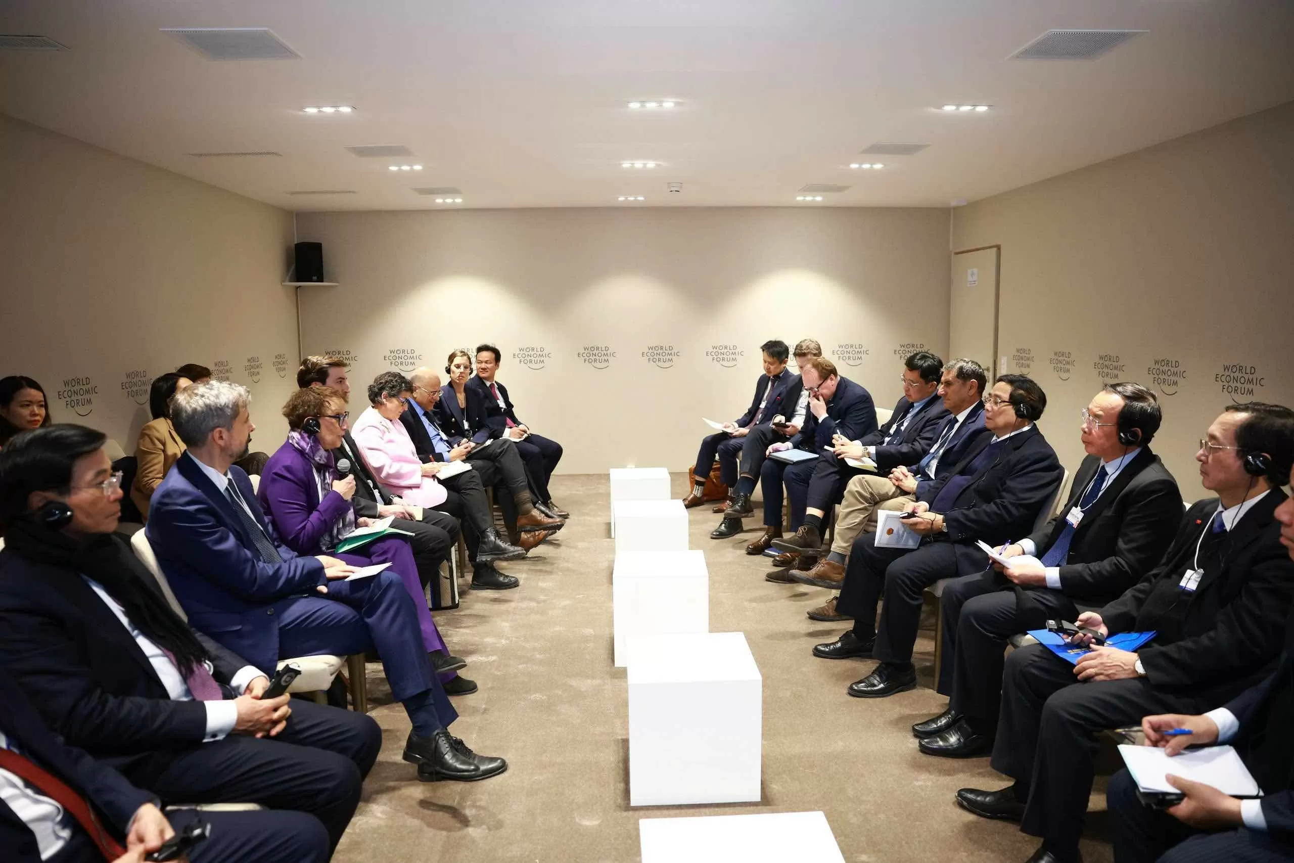 Thủ tướng Phạm Minh Chính nêu 4 khía cạnh để nắm bắt kỷ nguyên thông minh một cách tổng thể Thủ tướng Phạm Minh Chính nêu 4 khía cạnh để nắm bắt kỷ nguyên thông minh một cách tổng thể