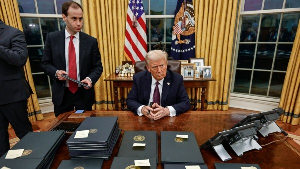 Lời hứa tranh cử trong ngày đầu trở lại Nhà Trắng của ông Donald Trump