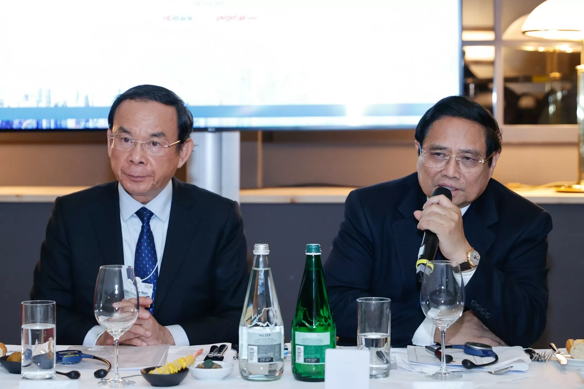 Về trung tâm tài chính TPHCM, Thủ tướng đề nghị các tập đoàn lớn chia sẻ kinh nghiệm, cách làm để có thể hình thành nhanh trung tâm này - Ảnh: VGP/Nhật Bắc