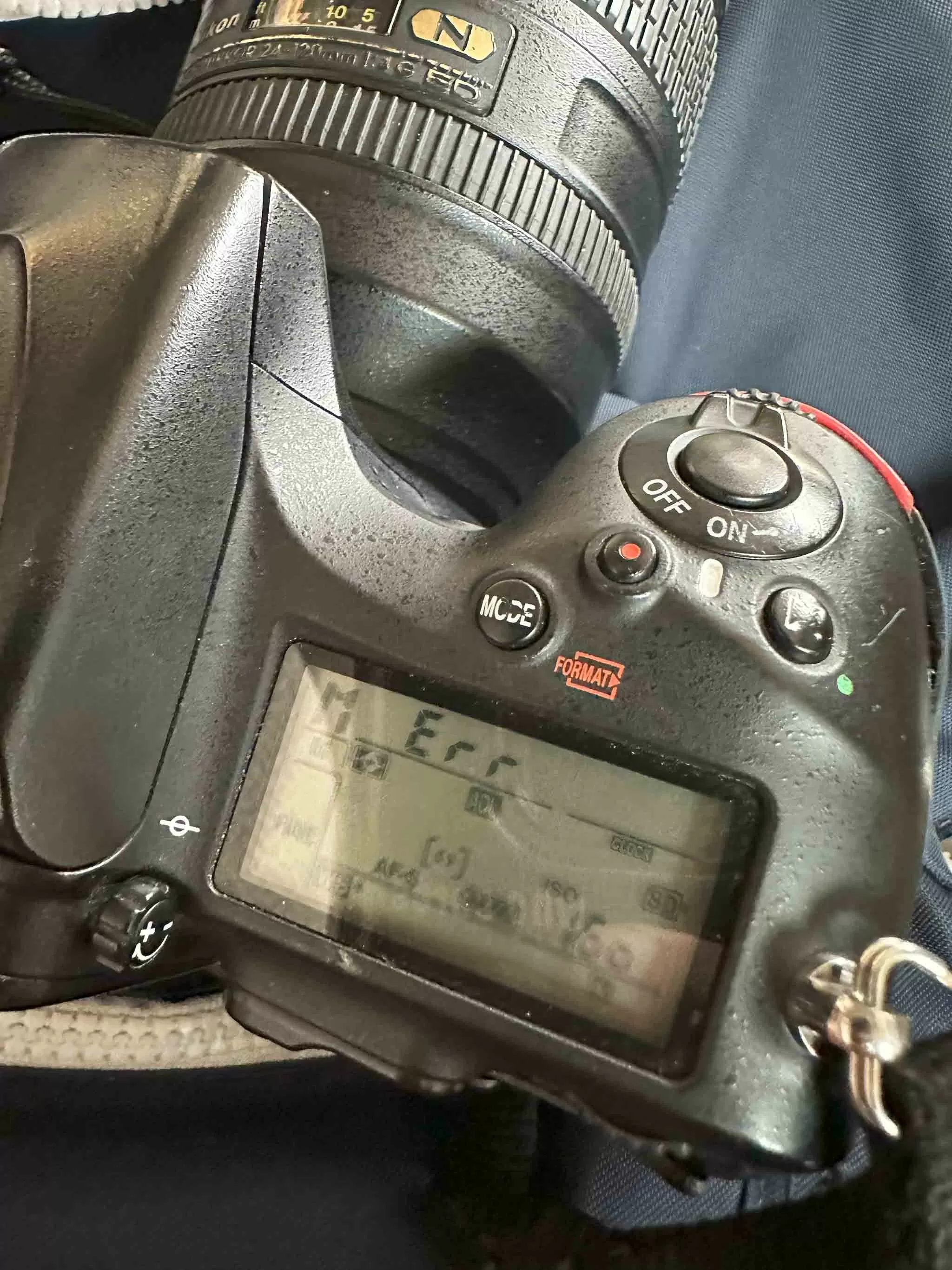 Không ít người gặp vấn đề về máy móc khi đang tác nghiệp. Không ít người gặp vấn đề về máy móc khi đang tác nghiệp.