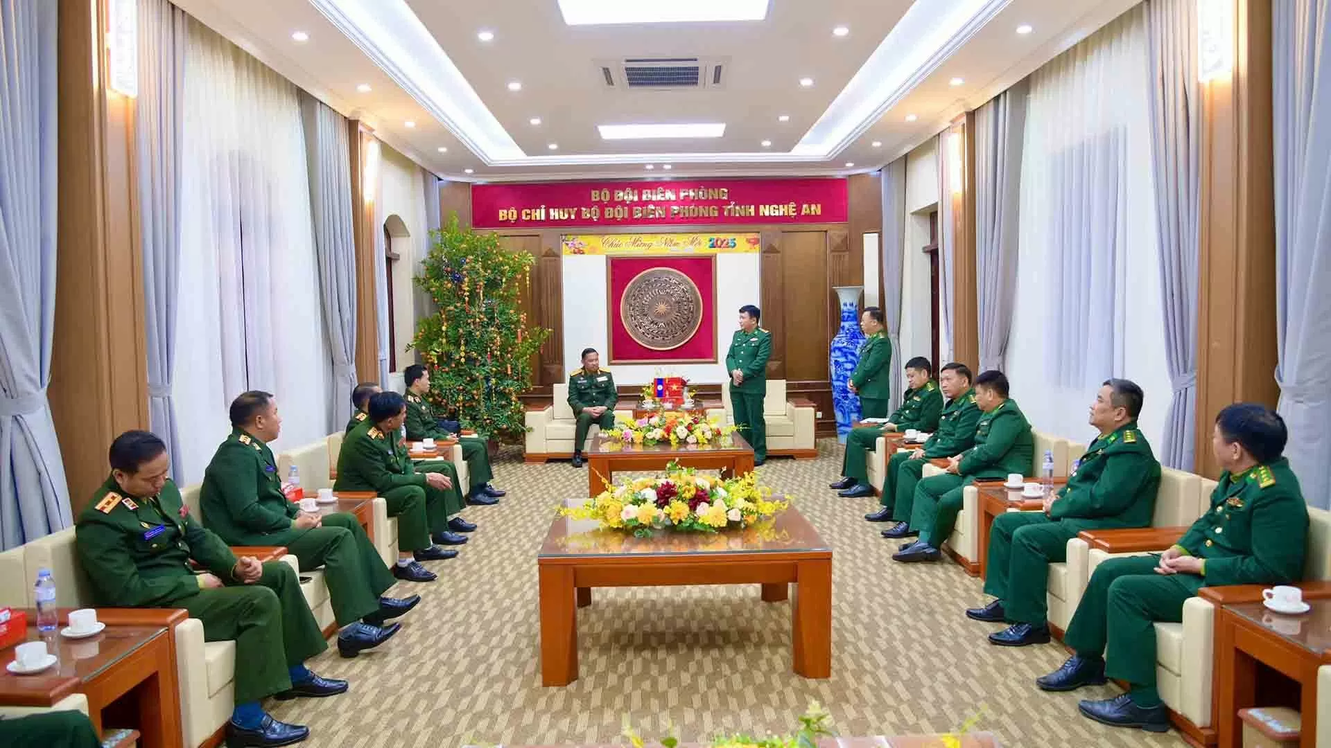 Bộ Chỉ huy Quân sự tỉnh Houaphanh, Lào chúc Tết Ất Tỵ 2025 Bộ đội Biên phòng Nghệ An