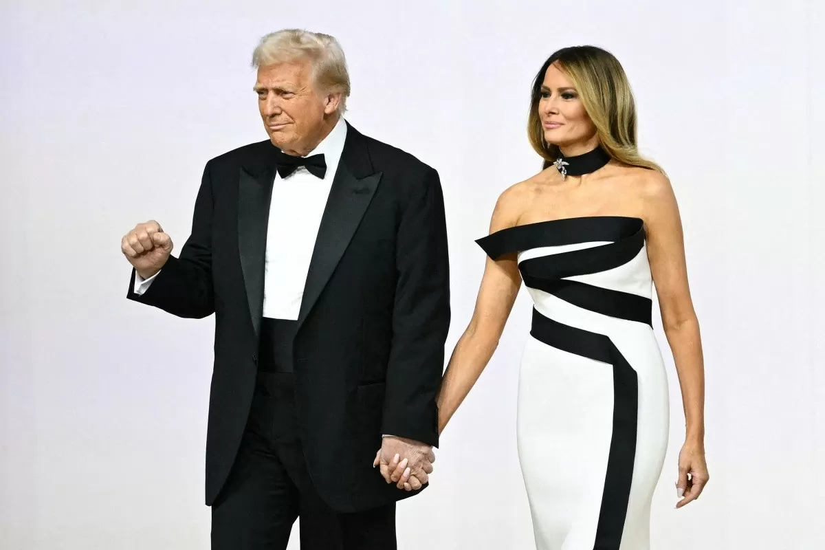 Xiêm y của và Melania được giới chuyên môn đánh giá cao bởi sự tinh tế, tôn vẻ thanh lịch vượt thời gian, phù hợp buổi lễ trang trọng.