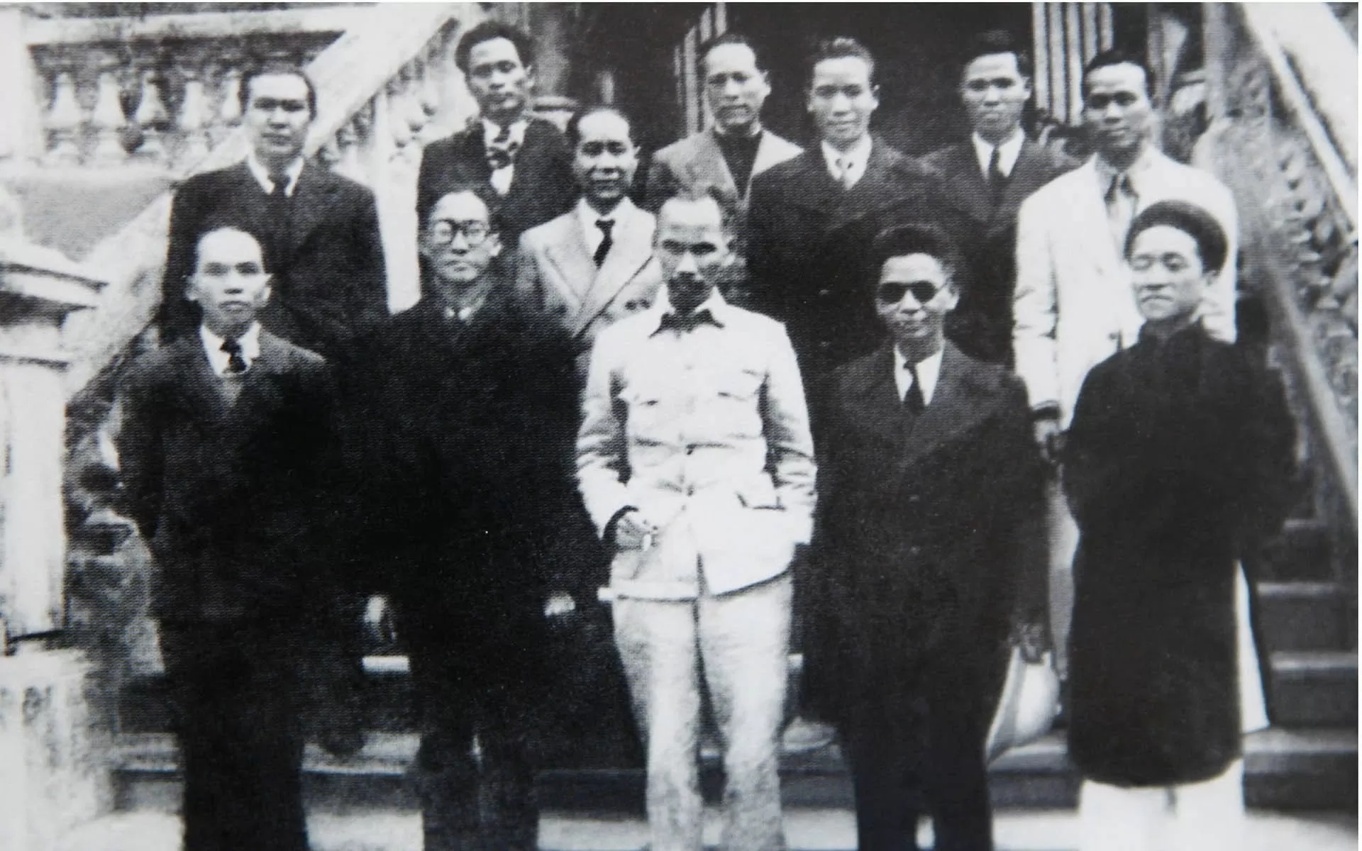 Chủ tịch Hồ Chí Minh và một số thành viên Chính phủ lâm thời, tháng 9/1945. (Ảnh tư liệu) Chủ tịch Hồ Chí Minh và một số thành viên Chính phủ lâm thời, tháng 9/1945. (Ảnh tư liệu)