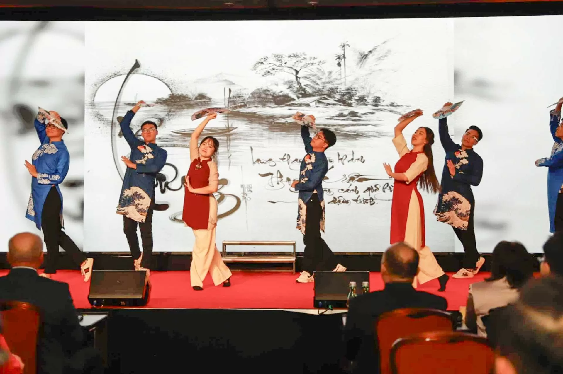 Ẩm thực, Tết cộng đồng và nỗi nhớ quê hương Ẩm thực, Tết cộng đồng và nỗi nhớ quê hương