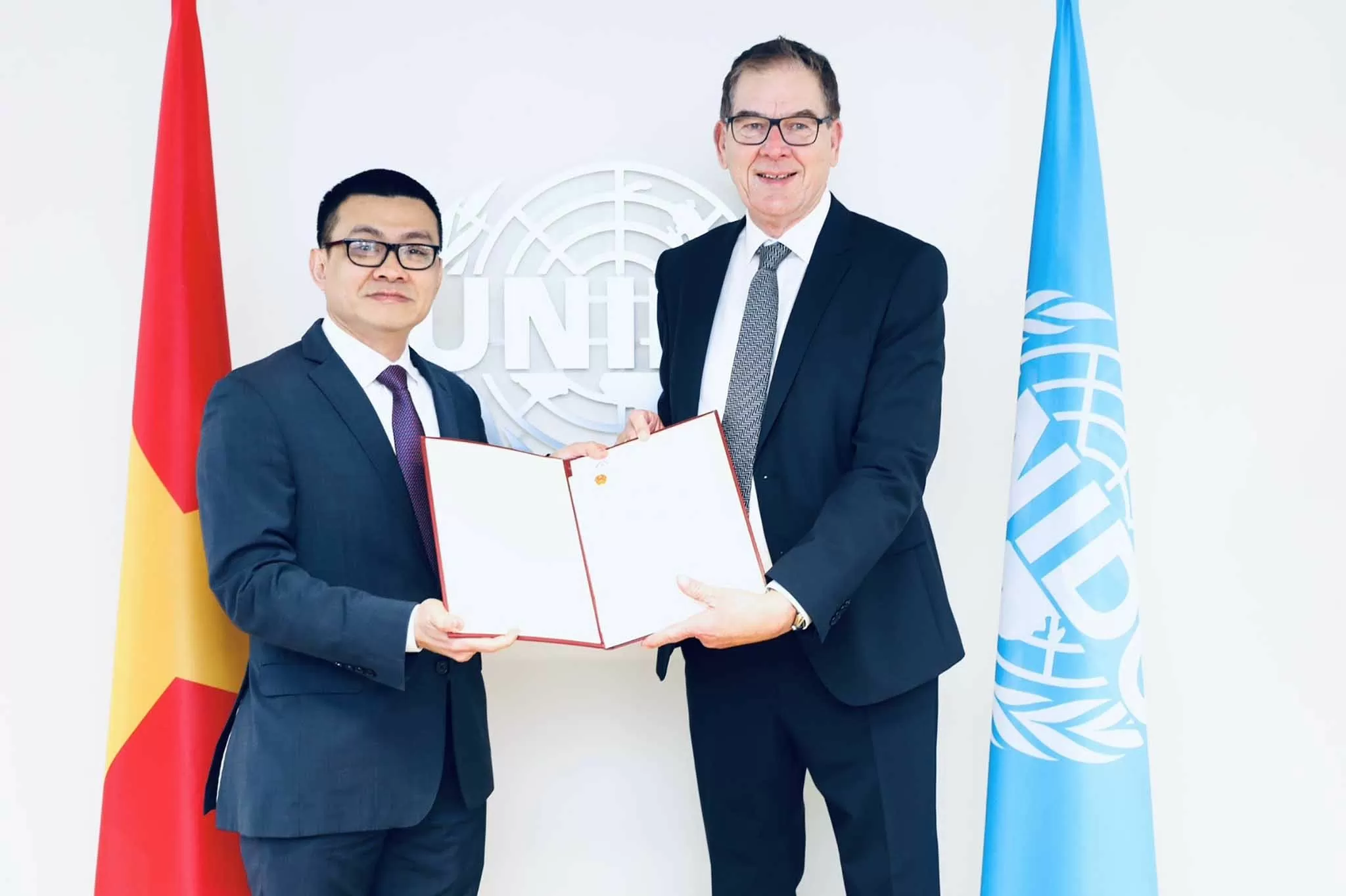 Đại sứ Vũ Lê Thái Hoàng trình Thư ủy nhiệm lên Tổng giám đốc UNIDO Gerd Müller Đại sứ Vũ Lê Thái Hoàng trình Thư ủy nhiệm lên Tổng giám đốc UNIDO Gerd Müller