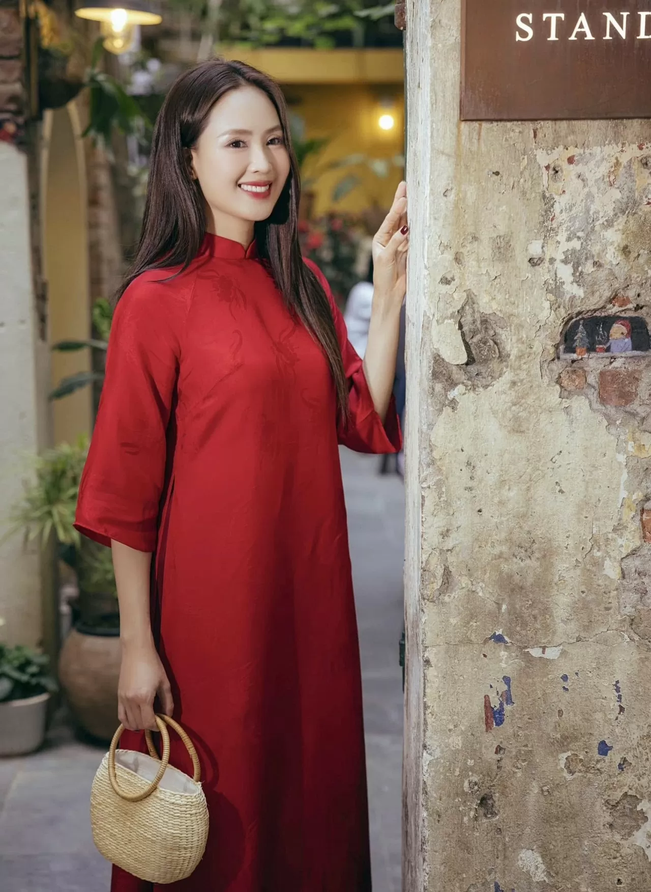 Diễn viên Hồng Diễm rạng rỡ trong tà áo dài Diễn viên Hồng Diễm rạng rỡ trong tà áo dài