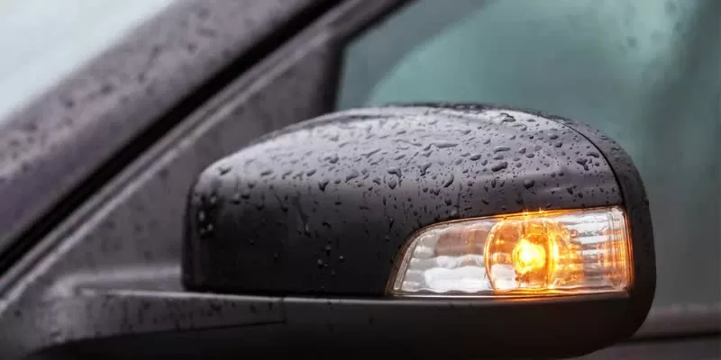 Mức xử phạt lỗi không xi nhan khi rẽ với xe ô tô, xe máy mới nhất năm 2025