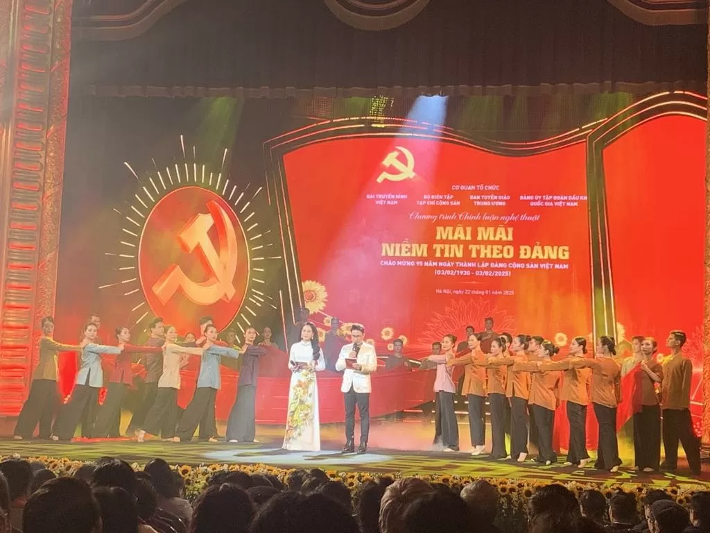 Tôn vinh sự nghiệp cách mạng vẻ vang do Đảng Cộng sản Việt Nam Tôn vinh sự nghiệp cách mạng vẻ vang của Đảng Cộng sản Việt Nam