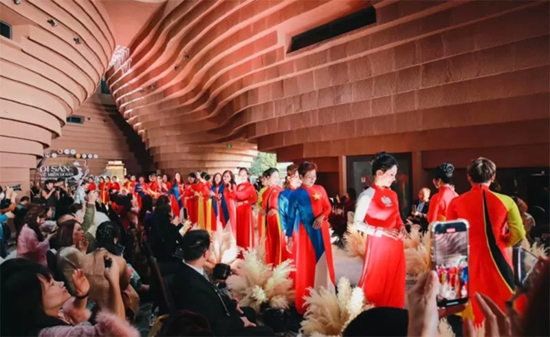 Không gian trình diễn tại chương trình “Di sản về miền di sản”. Không gian trình diễn tại chương trình “Di sản về miền di sản”.