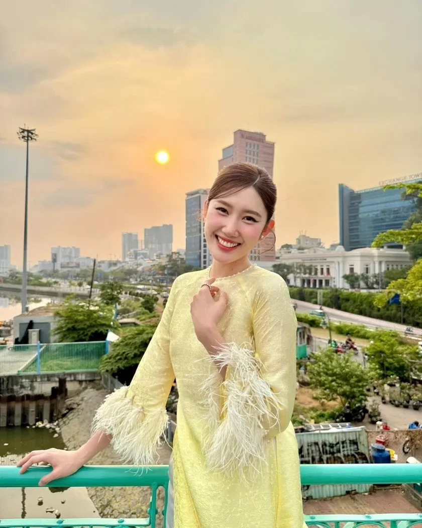 Người đẹp Việt chuộng áo dài đính kim sa và lông vũ dịp Tết Ất Tỵ 2025 Người đẹp Việt chuộng áo dài đính kim sa và lông vũ dịp Tết Ất Tỵ 2025