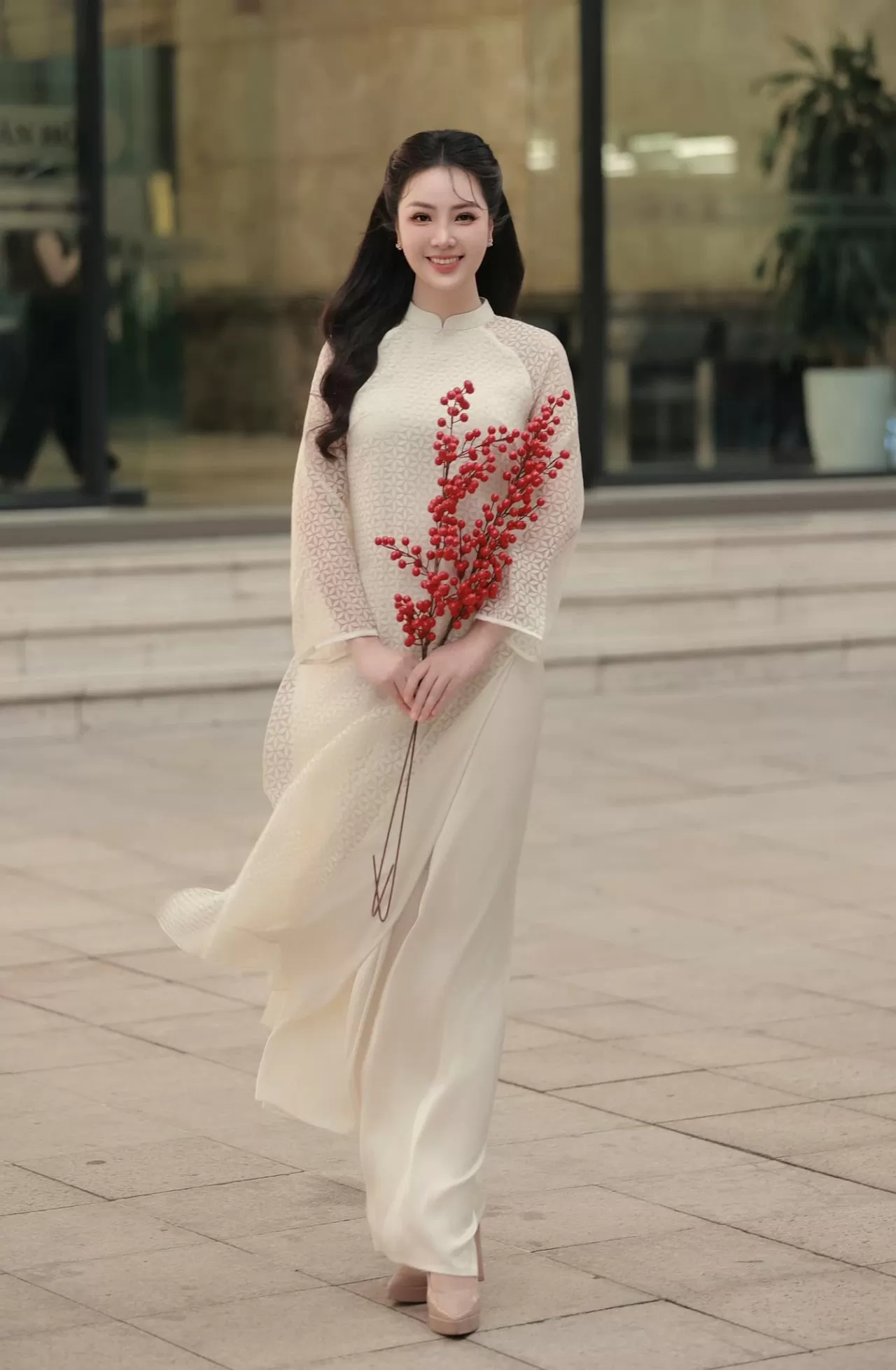 Sắc vóc trẻ trung, quyến rũ của Á hậu Thụy Vân