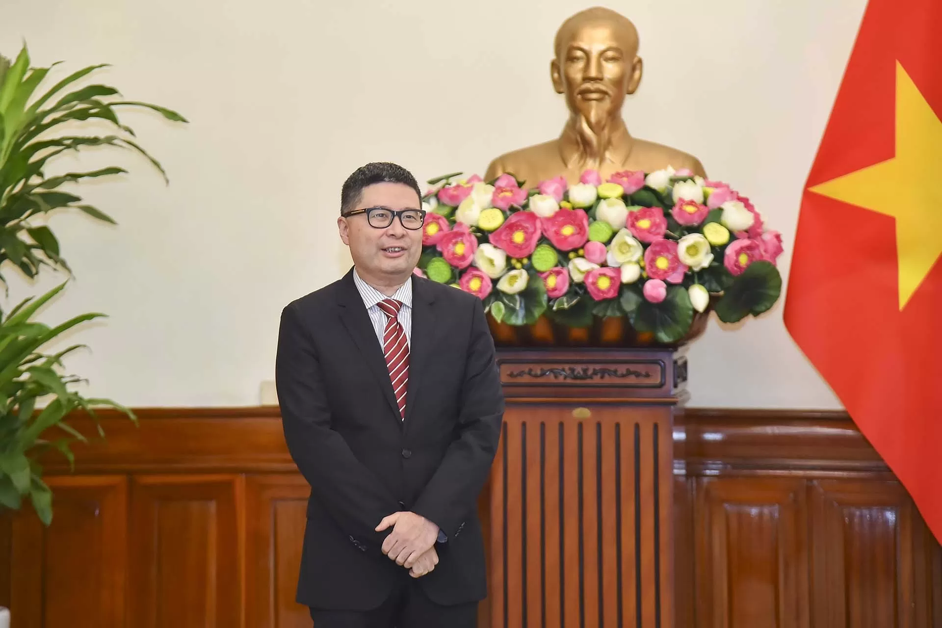 Cục Lãnh sự - Bộ Ngoại giao: Gắn với người dân, phục vụ thiết thực cho nhân dân