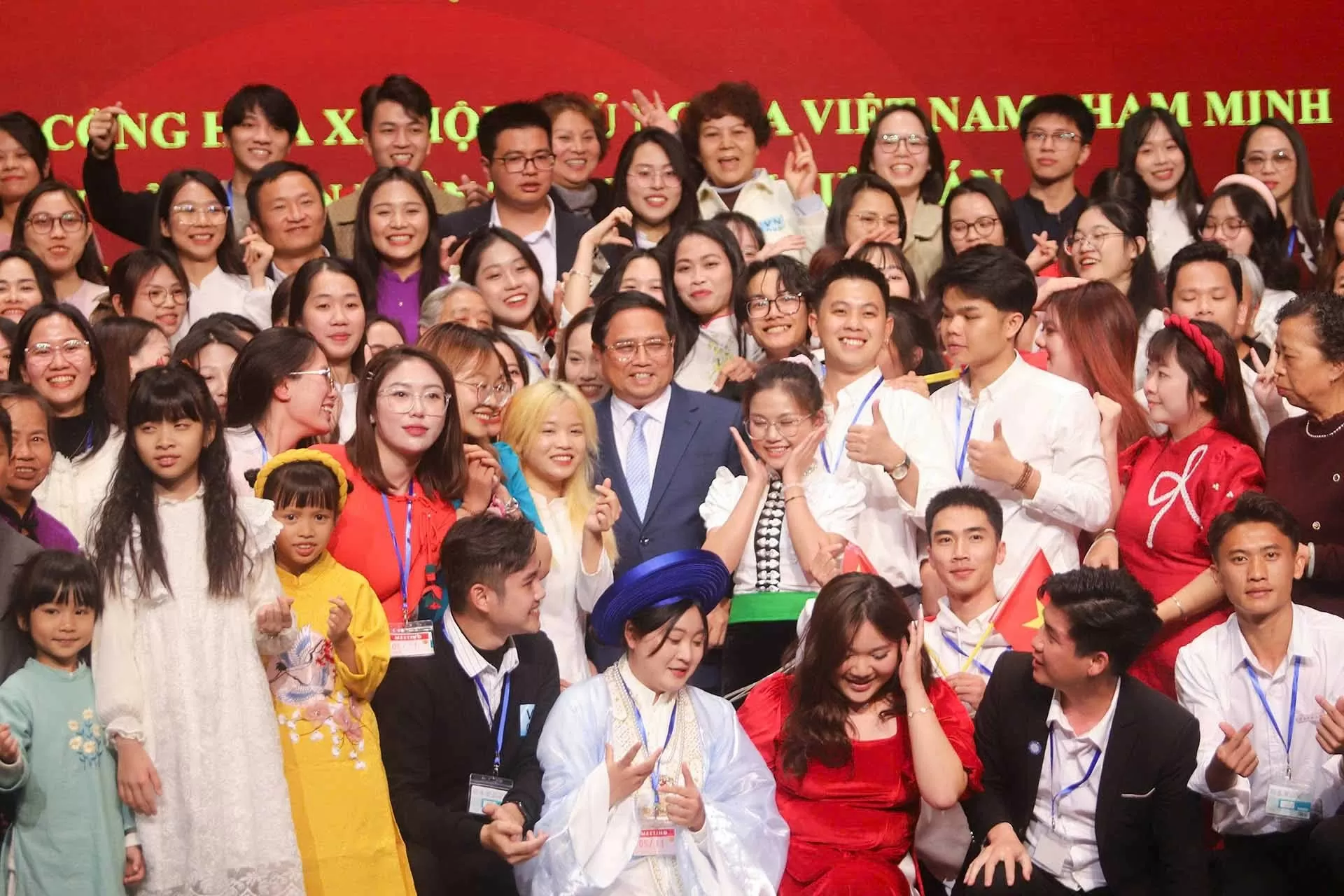 Những chuyến thăm ấm lòng kiều bào Những chuyến thăm ấm lòng kiều bào