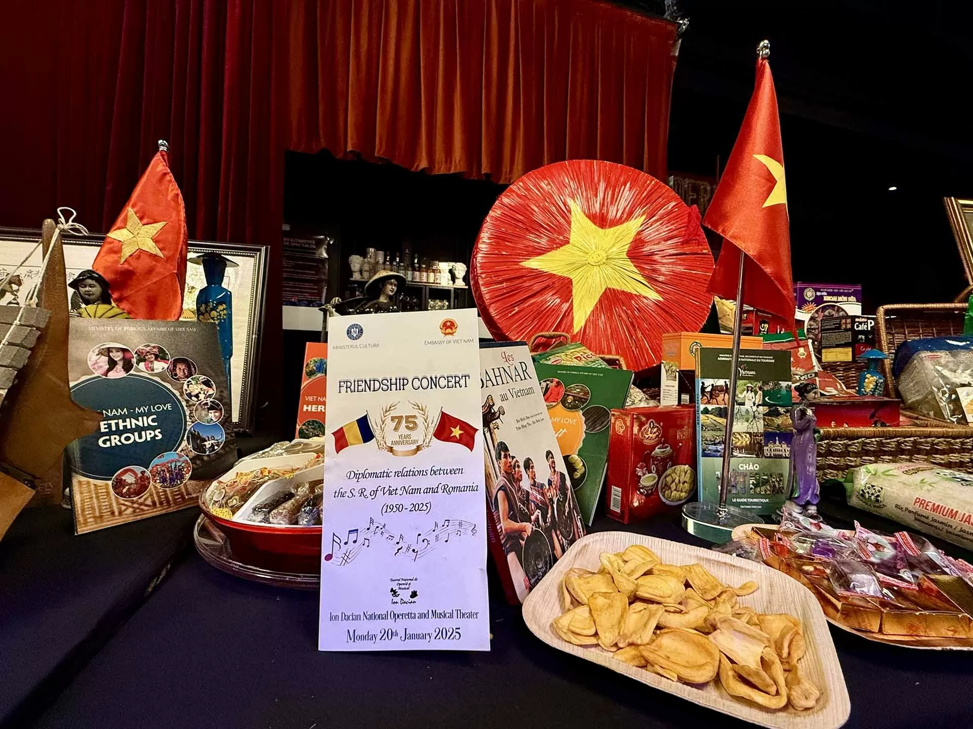 Niềm tin, khát vọng tỏa sáng tương lai mối quan hệ hữu nghị hợp tác Việt Nam-Romania Niềm tin, khát vọng tỏa sáng tương lai mối quan hệ hữu nghị hợp tác Việt Nam-Romania