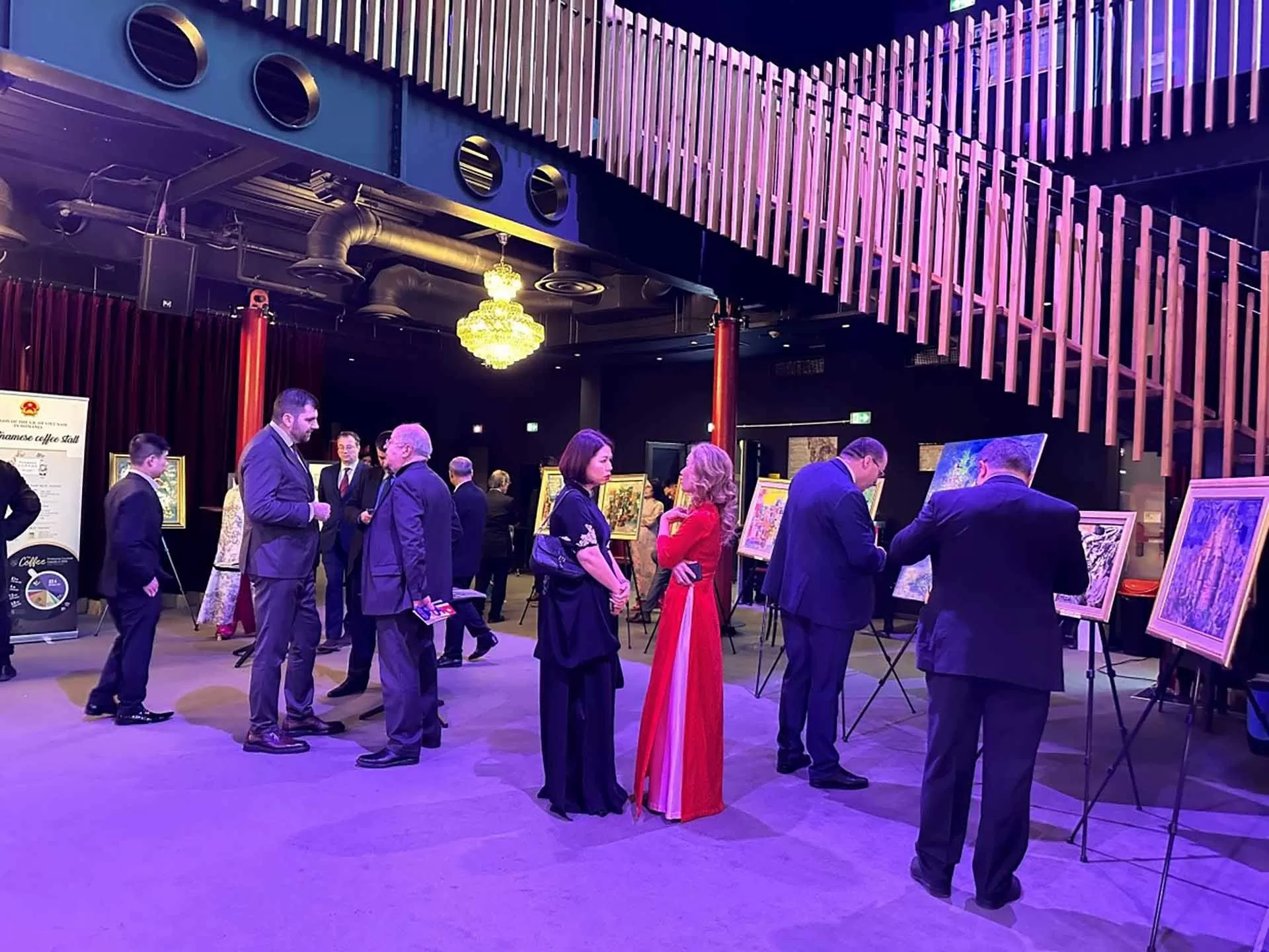 Niềm tin, khát vọng tỏa sáng tương lai mối quan hệ hữu nghị hợp tác Việt Nam-Romania Niềm tin, khát vọng tỏa sáng tương lai mối quan hệ hữu nghị hợp tác Việt Nam-Romania