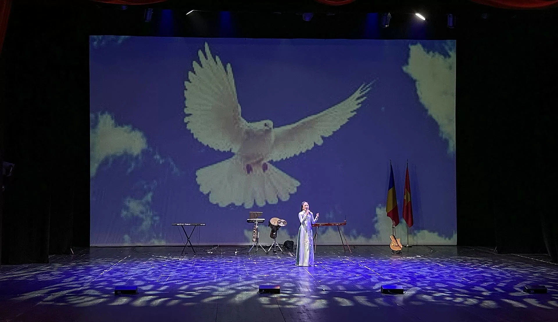 Niềm tin, khát vọng tỏa sáng tương lai mối quan hệ hữu nghị hợp tác Việt Nam-Romania Niềm tin, khát vọng tỏa sáng tương lai mối quan hệ hữu nghị hợp tác Việt Nam Romania