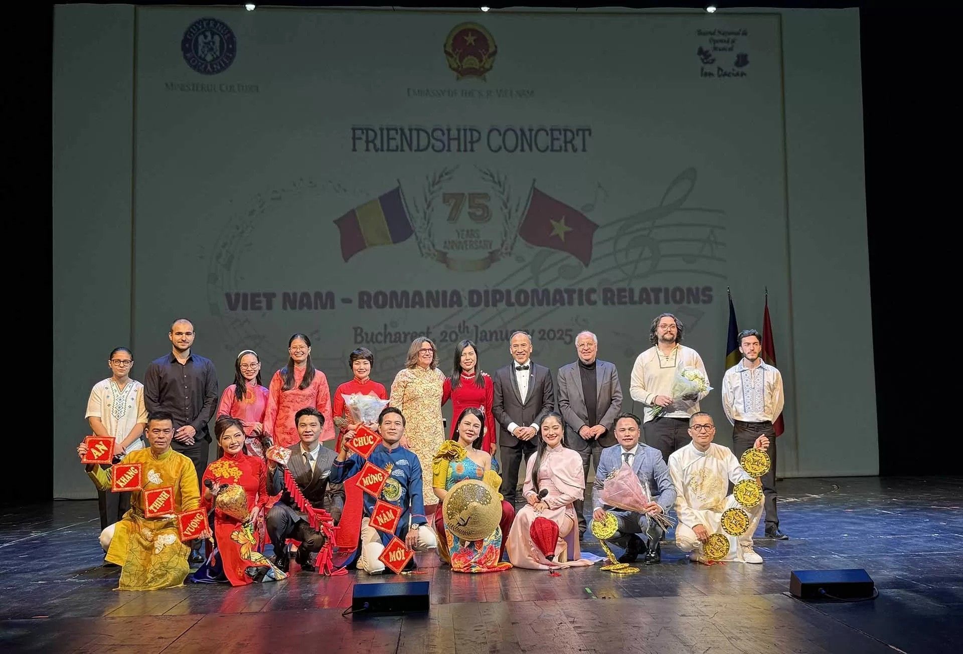 'Bức tranh' hữu nghị Việt Nam-Romania: 75 năm 'dệt thêu' bền bỉ, sinh viên xuất sắc Phạm Minh Chính và những mối tình vượt thời gian