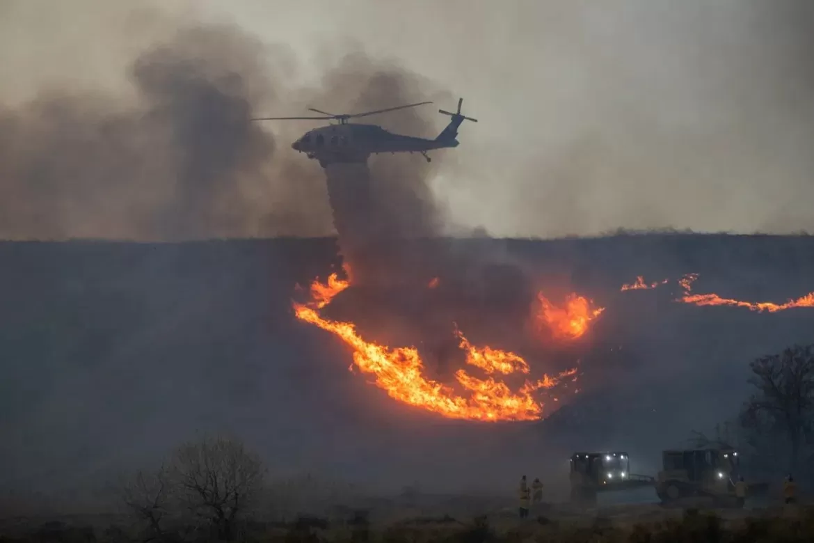 Cháy rừng ở Mỹ: ‘Bà hoả’ cũ chưa đi, 31.000 người Los Angeles phải sơ tán do đám cháy mới