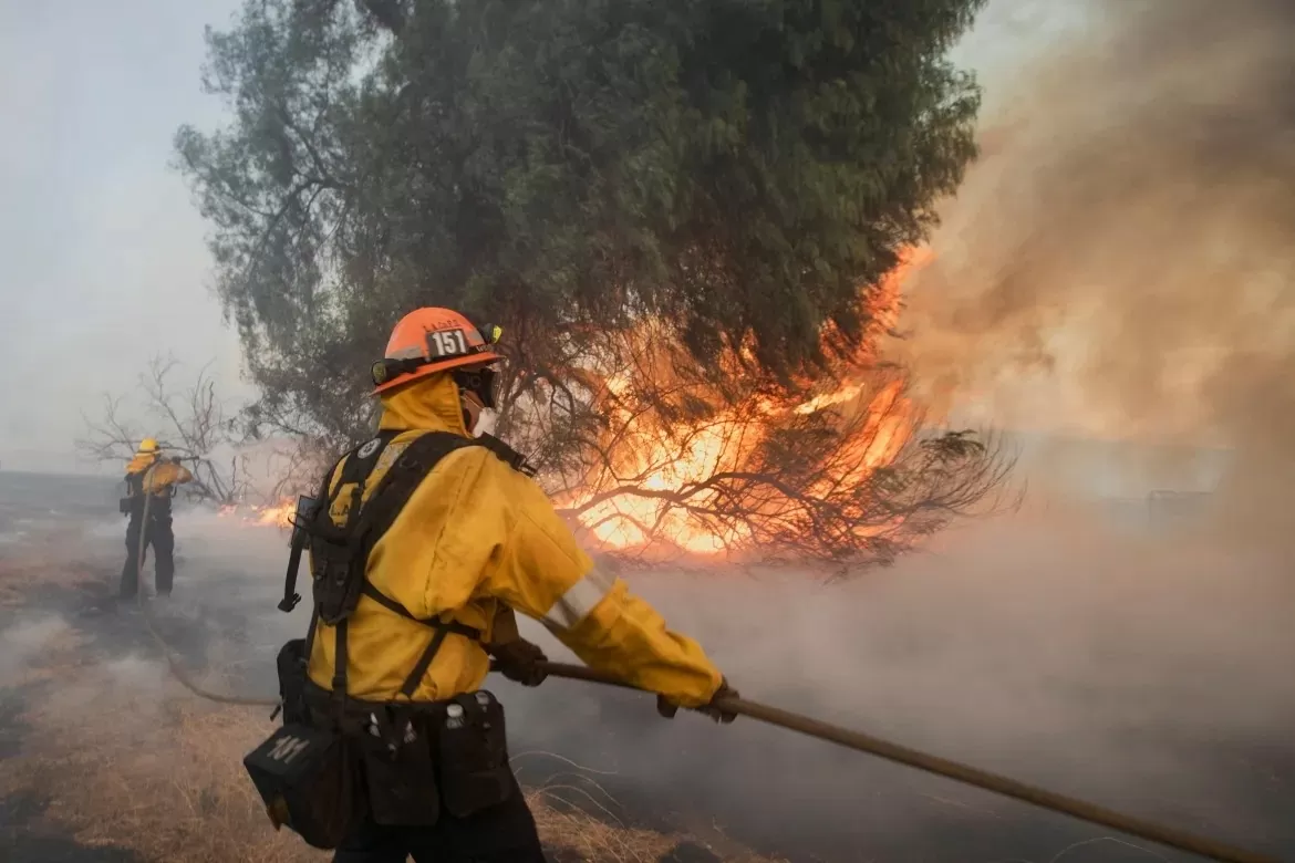 Cháy rừng ở Mỹ: ‘Bà hoả’ cũ chưa đi, 31.000 người Los Angeles phải sơ tán do đám cháy mới