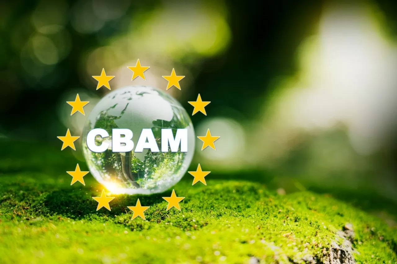 CBAM được EU đưa ra trong khuôn khổ cam kết giảm lượng khí thải carbon trên toàn thế giới và hiện thực hóa các mục tiêu của Hiệp định Paris về biến đổi khí hậu. (Nguồn: Shutterstock) CBAM được EU đưa ra trong khuôn khổ cam kết giảm lượng khí thải carbon trên toàn thế giới và hiện thực hóa các mục tiêu của Hiệp định Paris về biến đổi khí hậu. (Nguồn: Shutterstock)