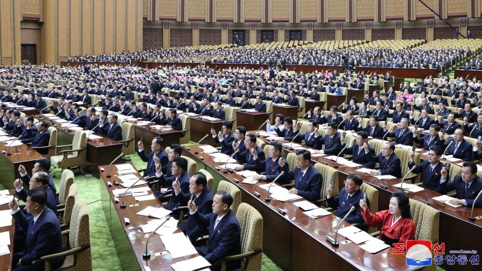 trieu tien hop quoc hoi im ang ve viec chinh quyen my thay doi