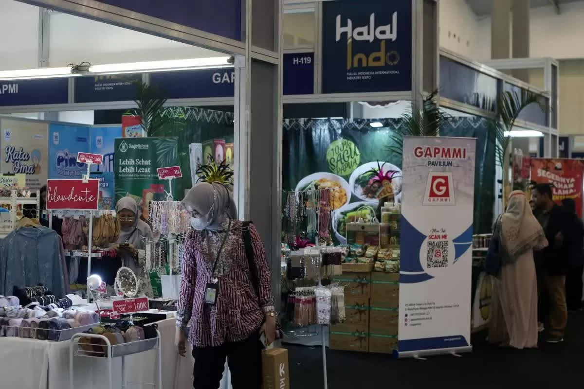 Khách tham quan Triển lãm công nghiệp quốc tế Halal Indonesia 2024 tại Tangerang, Banten, ngày 26/9. (Nguồn: ANTARA) Khách tham quan Triển lãm công nghiệp quốc tế Halal Indonesia 2024 tại Tangerang, Banten, ngày 26/9. (Nguồn: ANTARA)