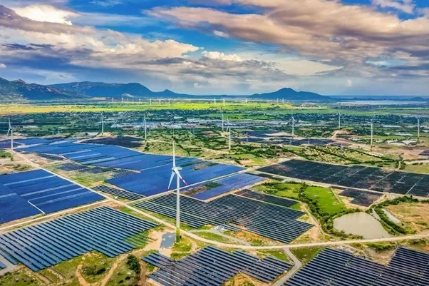 Việt Nam gặp phải hai thách thức chính trong chuyển đổi năng lượng là cơ sở hạ tầng và kinh phí. (Nguồn: Tạp chí Tài chính)
