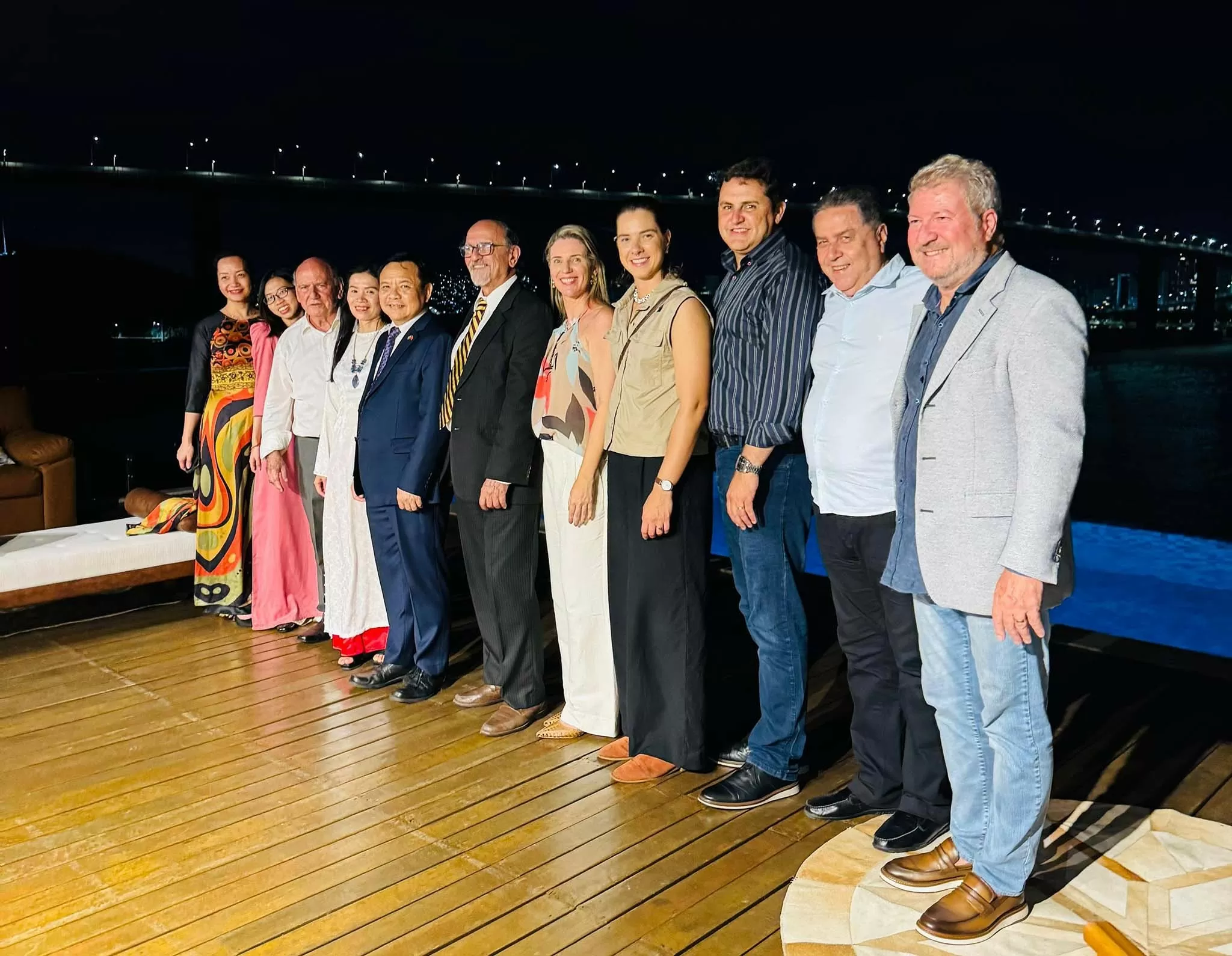 Đại sứ Bùi Văn Nghị thăm làm việc tại bang Espirito Santo: Vùng đất đầy tiềm năng Đại sứ Bùi Văn Nghị thăm làm việc tại bang Espirito Santo: Vùng đất đầy tiềm năng