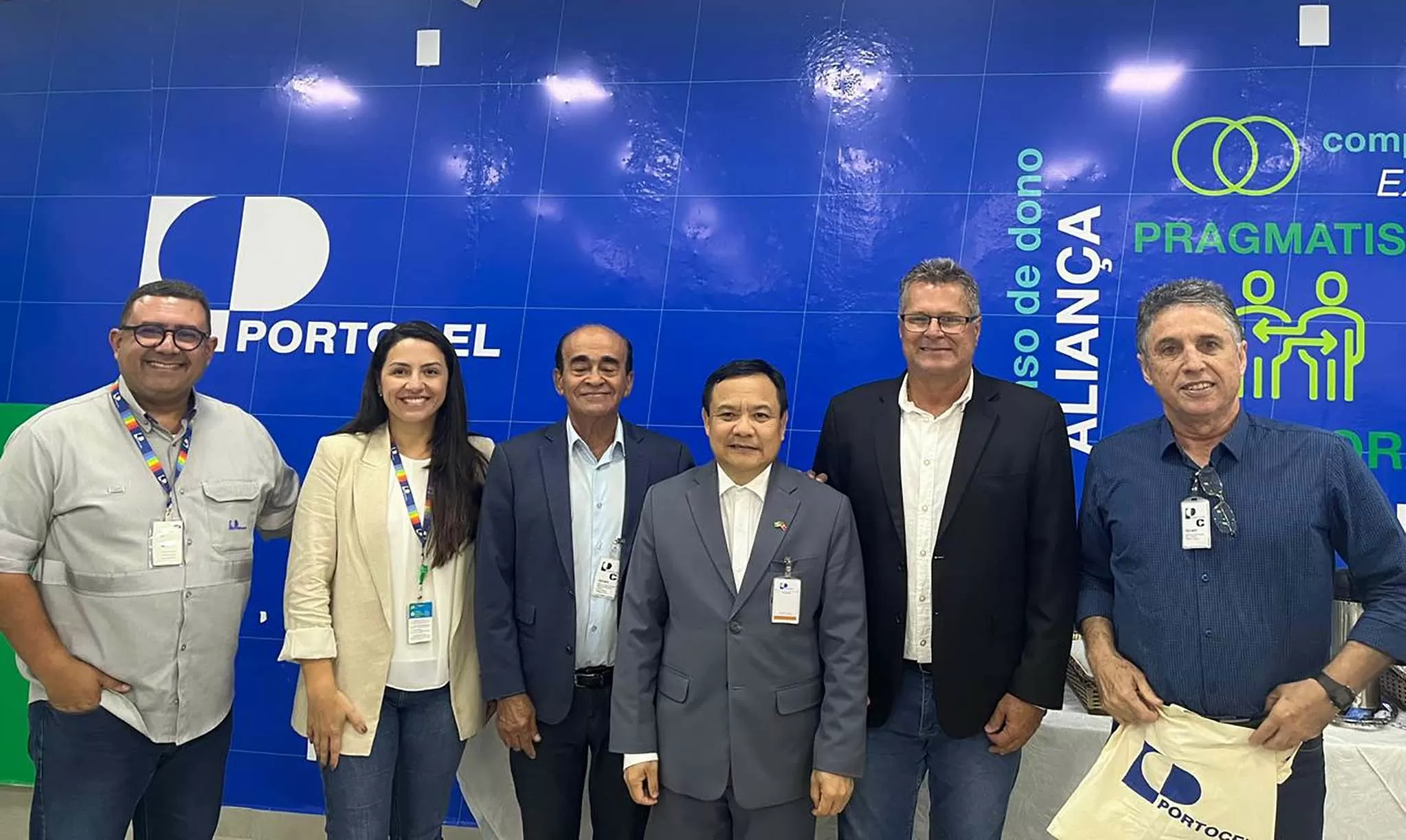 Đại sứ Bùi Văn Nghị thăm làm việc tại bang Espirito Santo: Vùng đất đầy tiềm năng Đại sứ Bùi Văn Nghị thăm làm việc tại bang Espirito Santo: Vùng đất đầy tiềm năng