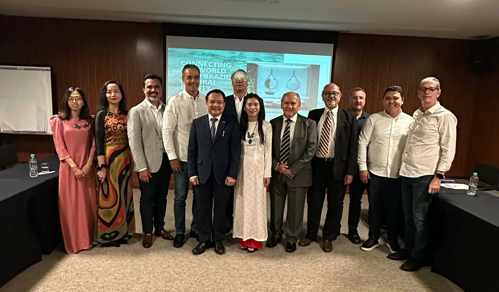 Đại sứ Bùi Văn Nghị thăm làm việc tại bang Espirito Santo: Vùng đất đầy tiềm năng