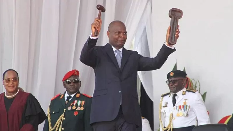 Điện và thư mừng lãnh đạo Mozambique