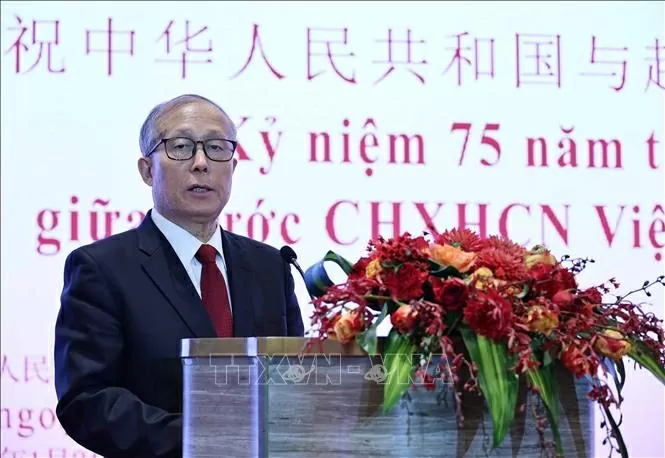 Đồng chí Lý Hồng Trung, Ủy viên Bộ Chính trị, Phó Ủy viên trưởng Ủy ban Thường vụ Đại hội đại biểu Nhân dân toàn quốc Trung Quốc phát biểu tại Lễ kỷ niệm. Ảnh: Công Tuyên-PV TTXVN tại Trung Quốc