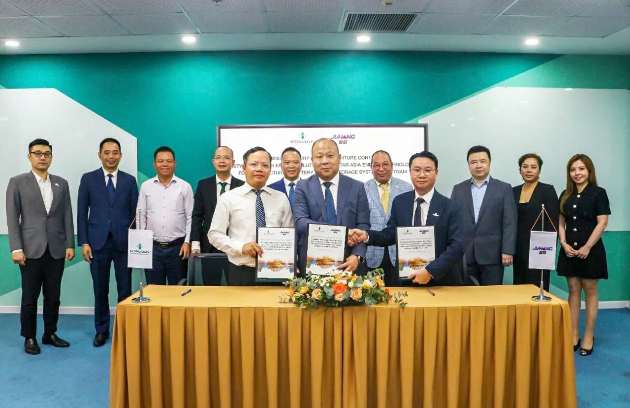 Lễ ký kết hợp tác liên doanh giữa Công ty Giải pháp Năng lượng Stavian và Công ty Công nghệ Năng lượng Juhang (Singapore). (Nguồn: Stavian) Lễ ký kết hợp tác liên doanh giữa Công ty Giải pháp Năng lượng Stavian và Công ty Công nghệ Năng lượng Juhang (Singapore). (Nguồn: Stavian)