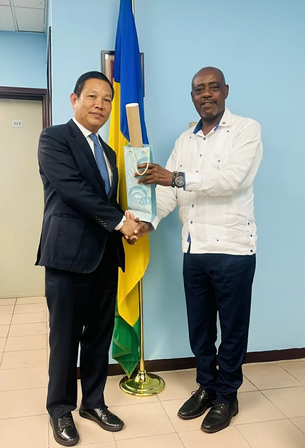 Đại sứ Vũ Trung Mỹ trình Quốc thư lên Toàn quyền Saint Vincent và Grenadines
