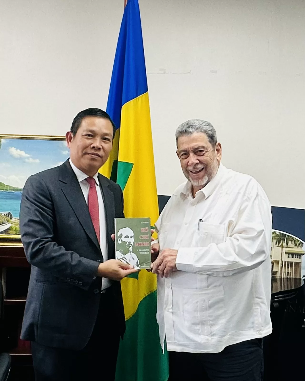 Đại sứ Vũ Trung Mỹ trình Quốc thư lên Toàn quyền Saint Vincent và Grenadines