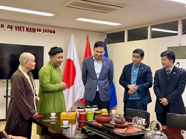 Đoàn nghệ sĩ tham gia lễ hội Tết Việt Saitama 2025 thăm Đại sứ quán Việt Nam tại Nhật Bản