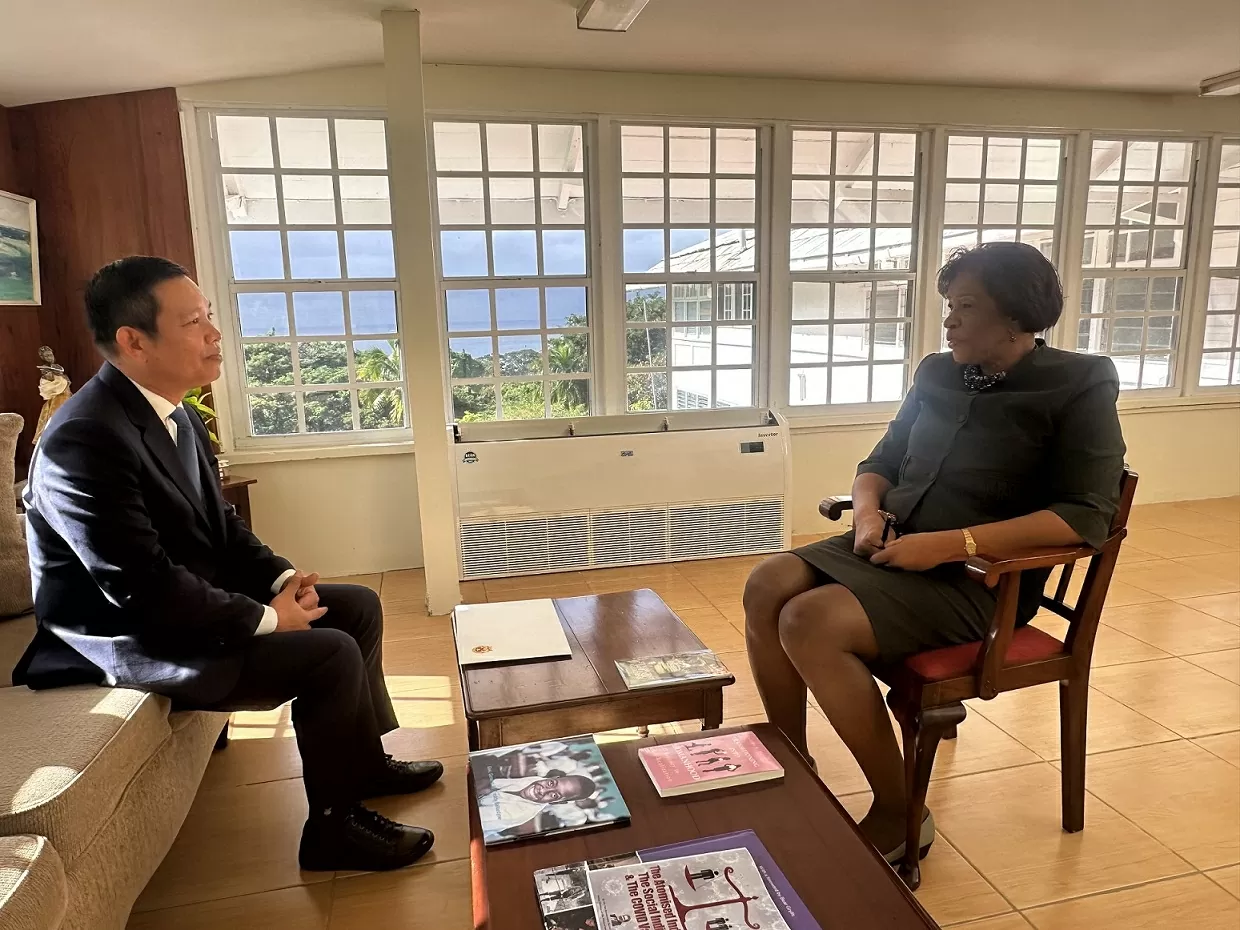 Đại sứ Việt Nam trình Quốc thư lên Toàn quyền Saint Vincent và Grenadines