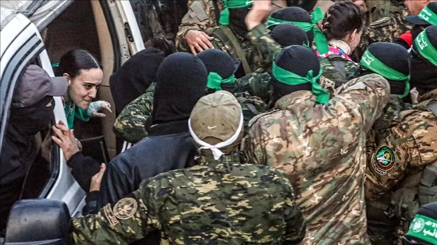 Hamas thả thêm các con tin Israel. Anadolu Hamas thả thêm các con tin Israel. Anadolu