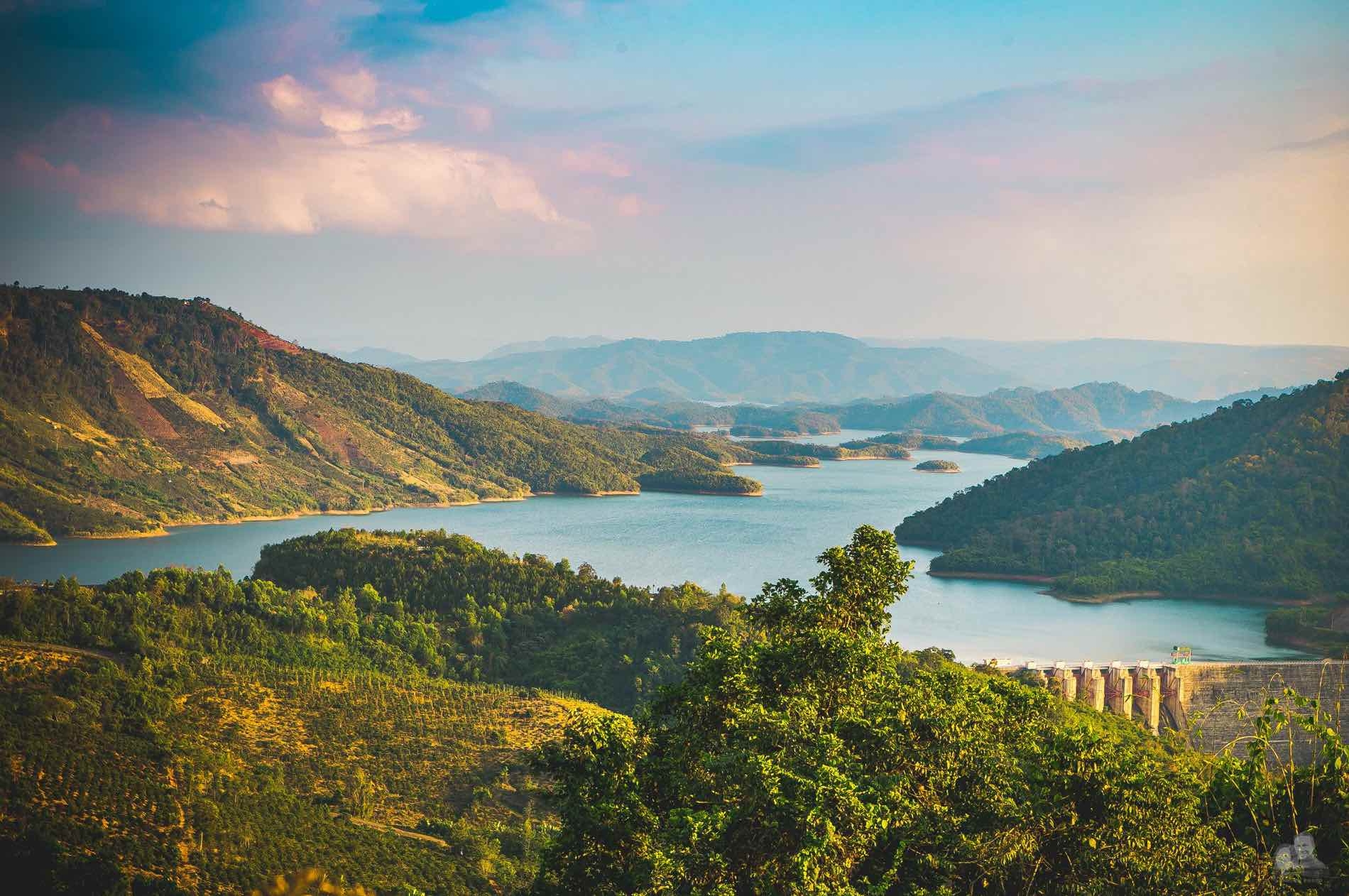 ne dong duc tranh lua dao khi du lich tet nguyen dan 2025