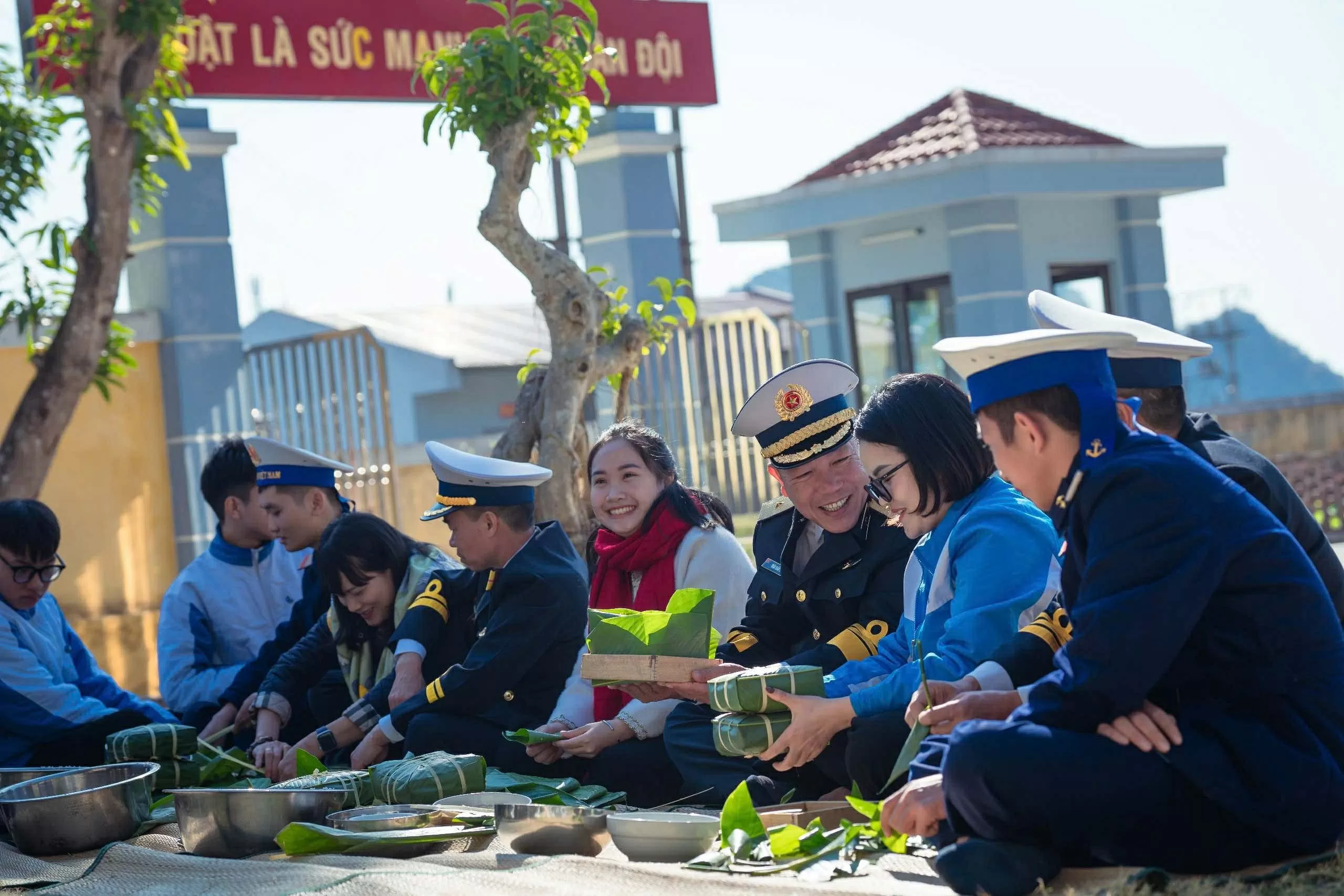 Sẵn sàng chiến đấu cao, quyết tâm bám biển, bám tàu, bám đảo Sẵn sàng chiến đấu cao, quyết tâm bám biển, bám tàu, bám đảo