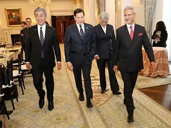 Ảnh ấn tượng: Tổng thống Trump ‘thực sự muốn’ gặp người này để chấm dứt xung đột ở Ukraine, ông Putin nói trừng phạt Nga gây tổn hại Mỹ