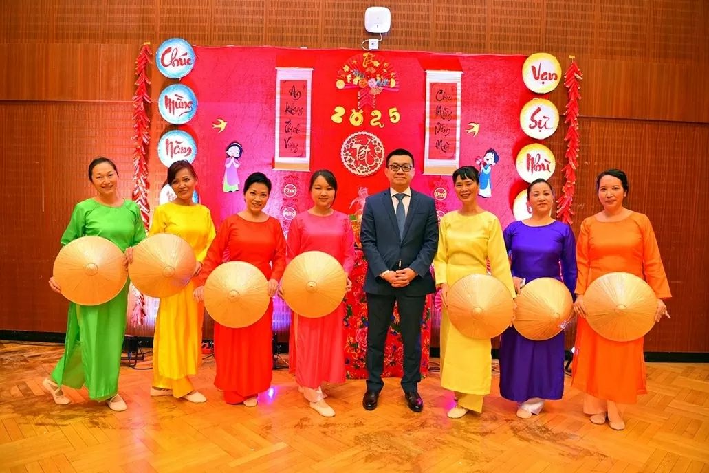 Đại sứ quán Việt Nam tại Áo tổ chức Tết cộng đồng 2025 Đại sứ quán Việt Nam tại Áo tổ chức Tết cộng đồng 2025