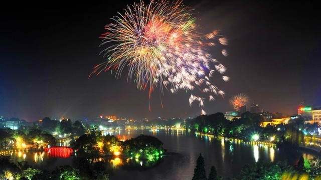 Danh sách các điểm bắn pháo hoa Tết Nguyên đán Ất Tỵ tại Hà Nội và TP. Hồ Chí Minh