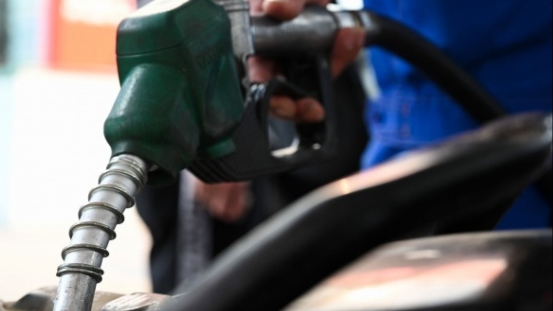 gia xang dau hom nay 295 the gioi bat ngo bat tang hon 1 trong nuoc chieu nay se tiep da giam