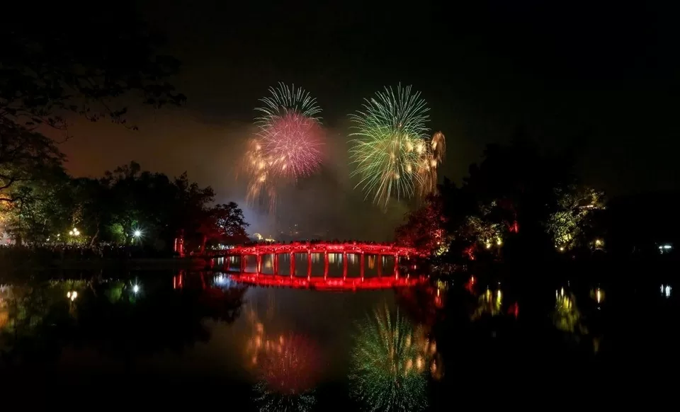 Hà Nội sẵn sàng cho màn pháo hoa rực rỡ chào năm mới Ất Tỵ 2025